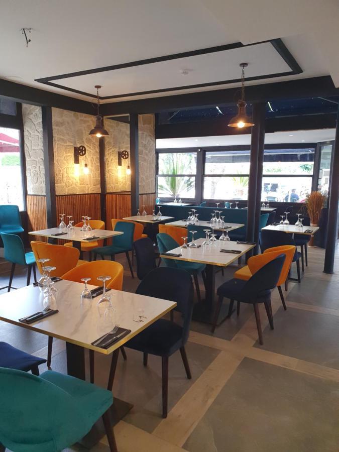 Le Renaissance Hotel Aurillac Bagian luar foto