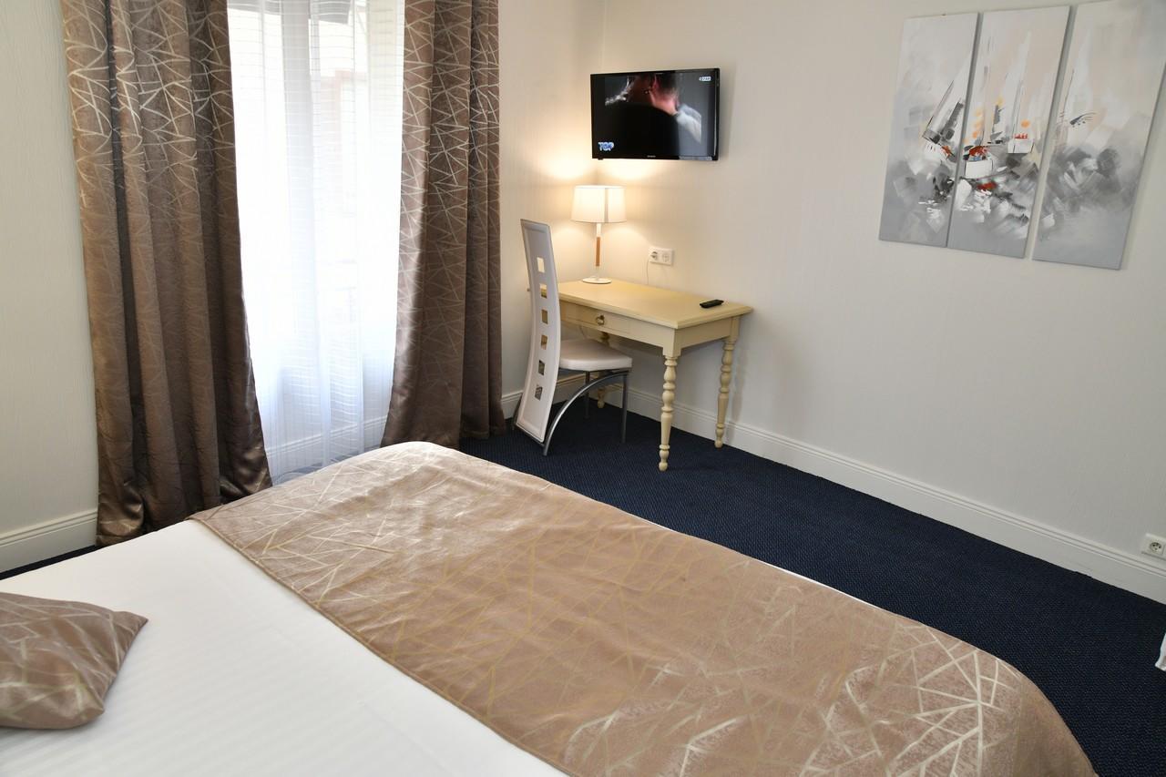 Le Renaissance Hotel Aurillac Bagian luar foto