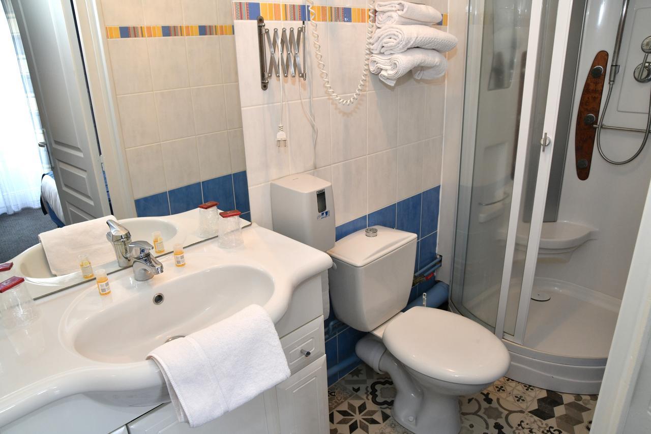 Le Renaissance Hotel Aurillac Bagian luar foto