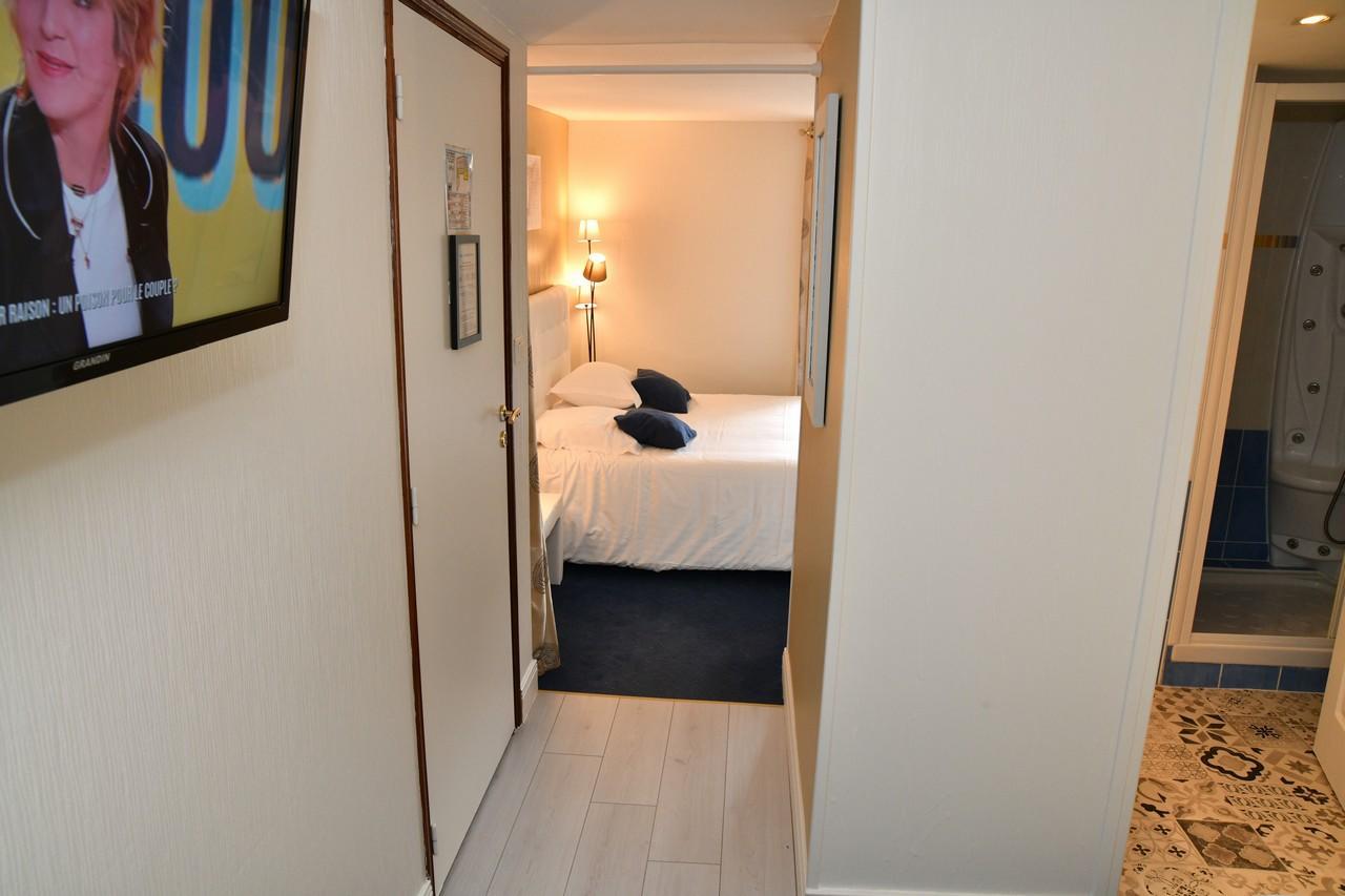 Le Renaissance Hotel Aurillac Bagian luar foto