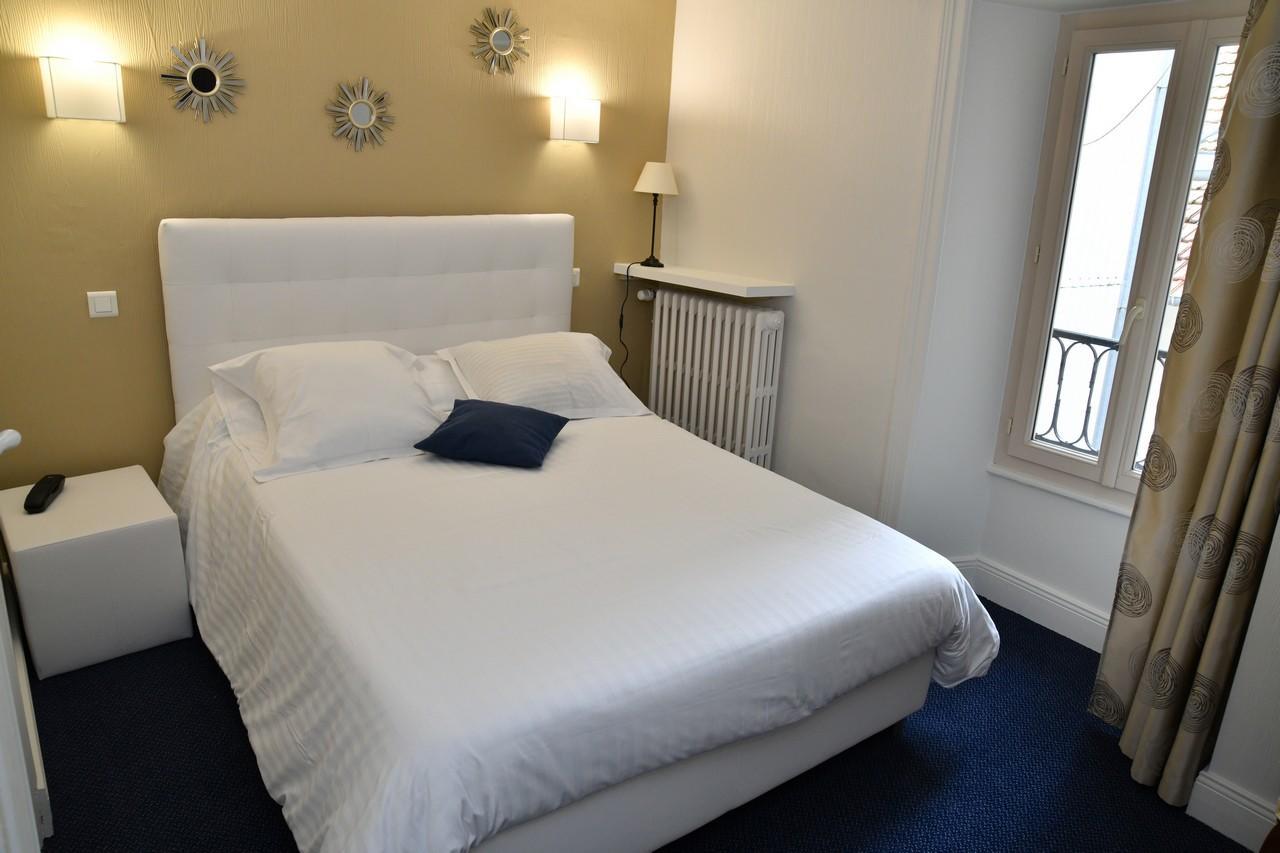 Le Renaissance Hotel Aurillac Bagian luar foto