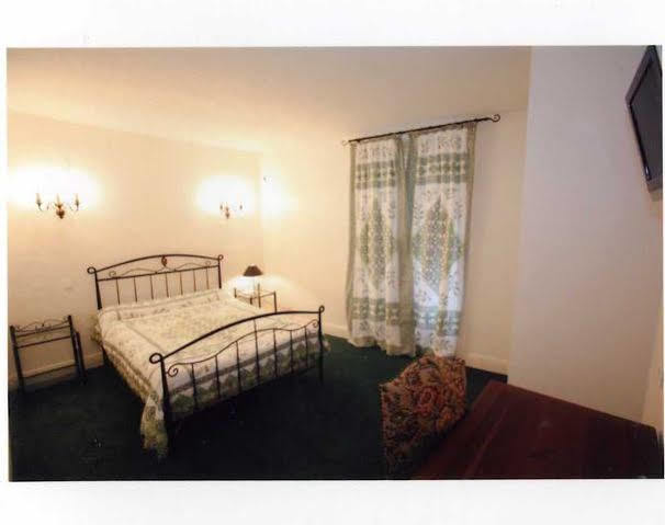 Le Renaissance Hotel Aurillac Bagian luar foto