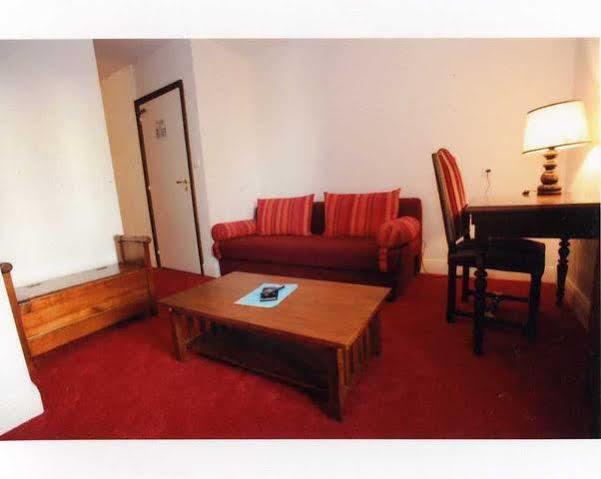 Le Renaissance Hotel Aurillac Bagian luar foto