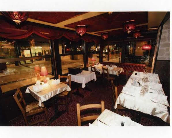 Le Renaissance Hotel Aurillac Bagian luar foto