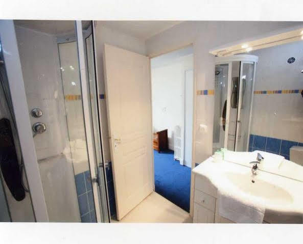 Le Renaissance Hotel Aurillac Bagian luar foto
