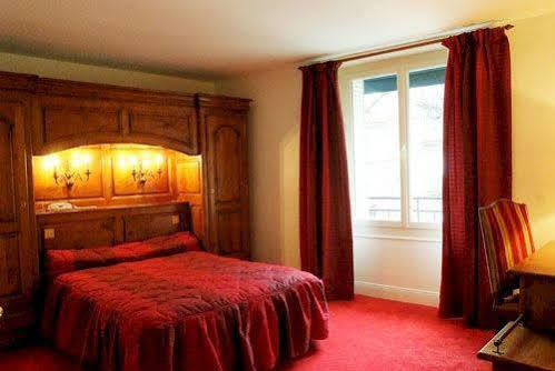 Le Renaissance Hotel Aurillac Bagian luar foto
