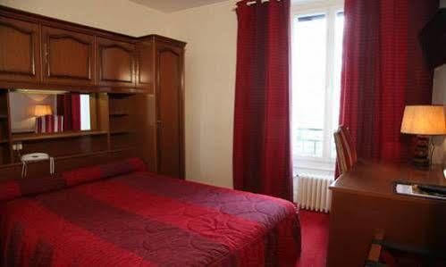 Le Renaissance Hotel Aurillac Bagian luar foto